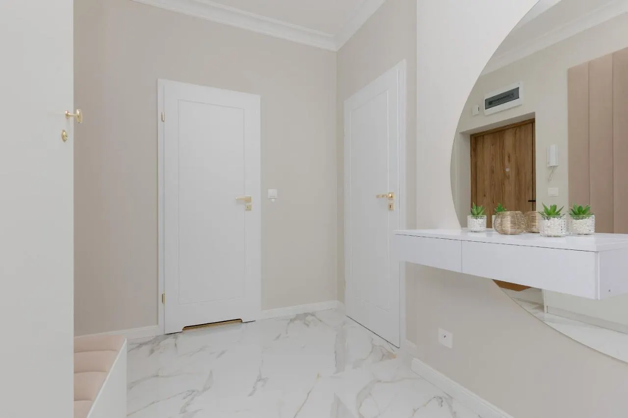 Bright & Elegant Apartment Warsaw By Noclegi Renters 0*,  Polsko